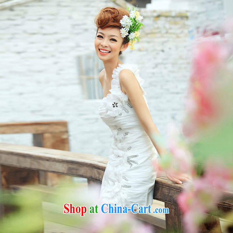 The bride's wedding toast serving dinner service bridesmaid bride serving small dress short single shoulder dress 247 M, the bride, shopping on the Internet